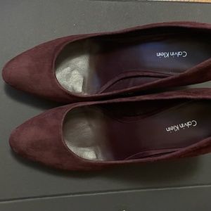 NEW! Calvin Klein burgundy wedges